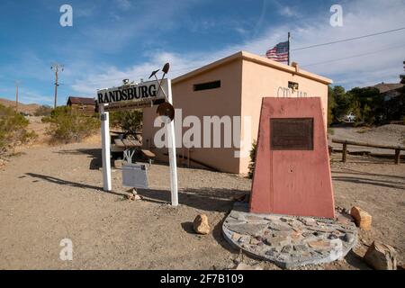 Randsburg è un'antica città mineraria della contea di Kern, California, Stati Uniti, che ad un certo punto ha spostato milioni di dollari di oro minerale. Foto Stock