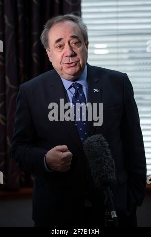 Aberdeenshire, Scozia, Regno Unito. 6 Apr 2021. NELLA FOTO: Alex Salmond, leader del Partito Alba ed ex primo Ministro della Scozia ed ex leader del Partito Nazionale Scozzese (SNP), ha parlato di un'intervista con Good Morning Britain (GMB) sul lancio del Partito Alba e sull'anniversario della Dichiarazione di Arbroath. Credit: Colin D Fisher Credit: Colin Fisher/Alamy Live News Foto Stock