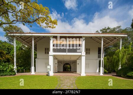 L'architettura di Burkill Hall è stata definita bungalow "bianco e nero" all'interno del complesso National Orchid Garden. Singapore Foto Stock
