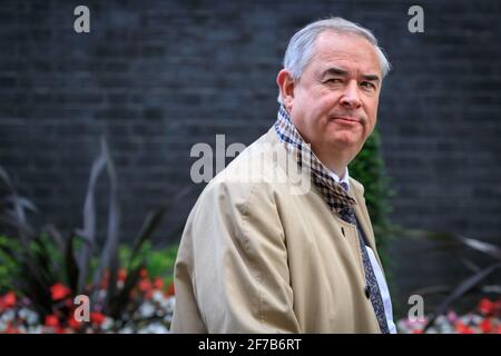 Geoffrey Cox QC MP, politico del Partito conservatore britannico, avvocato generale, si dirige, in Downing Street, Londra, Inghilterra, Regno Unito Foto Stock