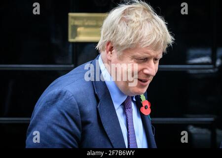 Il primo ministro Boris Johnson parte da 10 Downing Street , Westminster, Londra, Regno Unito, primo piano Foto Stock