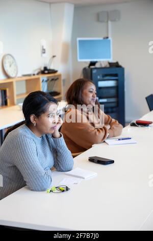 Riunione in ufficio Foto Stock
