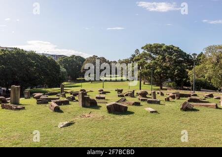 Memory è un gruppo scultoreo creato da Kimio Tsuchiya nel Royal Botanic Gardens, nel centro di Sydney, Australia. Foto Stock