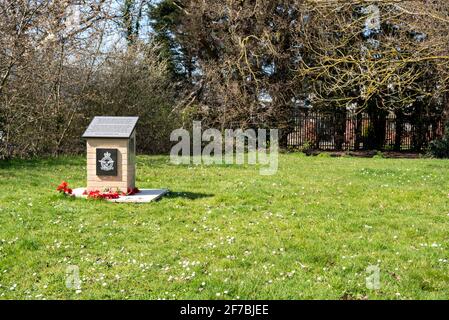 Memorial ai membri dell'equipaggio uccisi nel crash di una RAF Avro Lancaster in tempo di guerra a Colchester, Essex, Regno Unito. Luogo commemorativo della seconda guerra mondiale Foto Stock