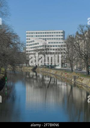 Shell-Haus, Landwehrkanal, Reichpietschufer, Tiergarten, Mitte, Berlino, Germania Foto Stock