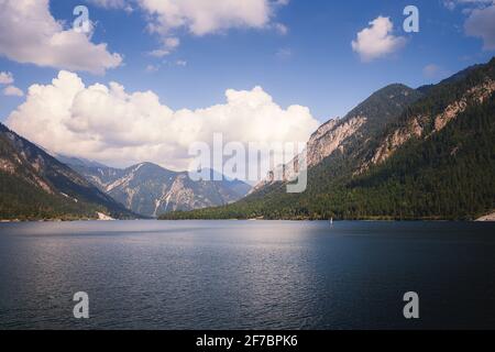 Famoso Plansee in Austria in estate. Foto Stock