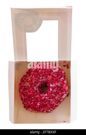 Raspberry Royale Yumnut, si incrocia tra una ciambella e un yum yum in scatola, da M&S in-store panetteria Foto Stock