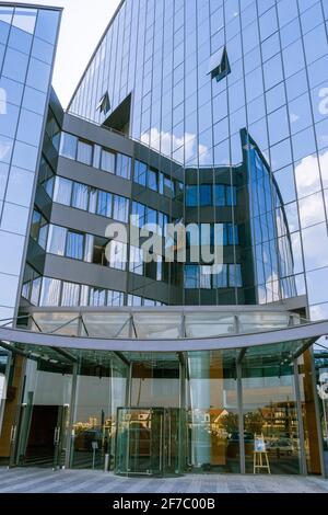 Sofia Business Center Bellissimo, architettura in acciaio e vetro, dettaglio di fronte all'ingresso, Bulgaria Foto Stock