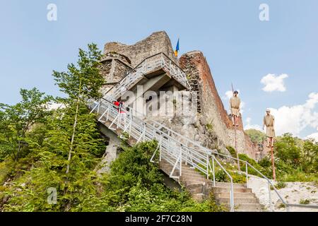Le rovine di Vlad la residenza reale Impaler, Castello di Poenari in Wallachia, completo di mummie impalate. Castello di Poenari, la fortezza di Vlad Th Foto Stock
