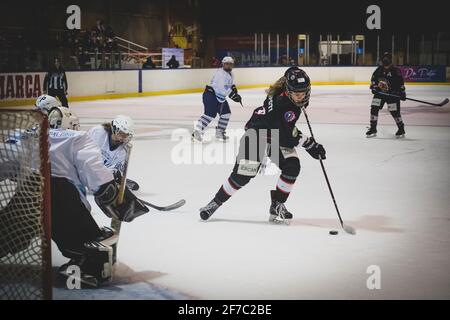 Copa de la Reina Hockey Hielo Femenino: Majadahonda 5-2 CH Txuri Urdin 04 abr 2021 El SAD Majadahonda se ha impuesto por 5-2 al Txuri Urdin en la Copa Foto Stock