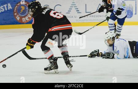 Copa de la Reina Hockey Hielo Femenino: Majadahonda 5-2 CH Txuri Urdin 04 abr 2021 El SAD Majadahonda se ha impuesto por 5-2 al Txuri Urdin en la Copa Foto Stock