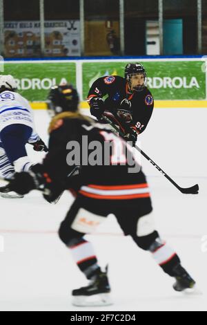 Copa de la Reina Hockey Hielo Femenino: Majadahonda 5-2 CH Txuri Urdin 04 abr 2021 El SAD Majadahonda se ha impuesto por 5-2 al Txuri Urdin en la Copa Foto Stock