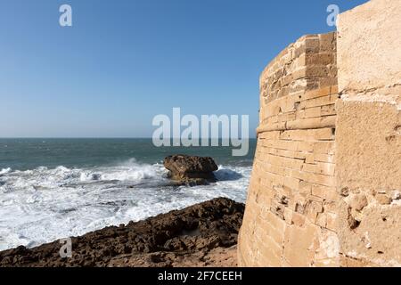 Scala la Kasbah e il mare al porto di Essaouira, Marocco Foto Stock