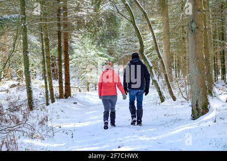 L'illustrazione mostra un paesaggio innevato a Houffalize, Ardenne, martedì 06 aprile 2021. BELGA FOTO BRUNO FAHY Foto Stock