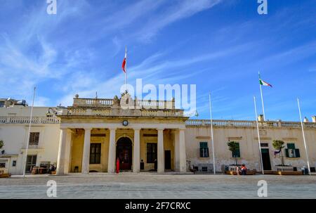 Valletta, Malta, 27 febbraio 2020. Cortile del Grandmaster Palace a la Valletta Malta in una giornata di sole. Foto Stock