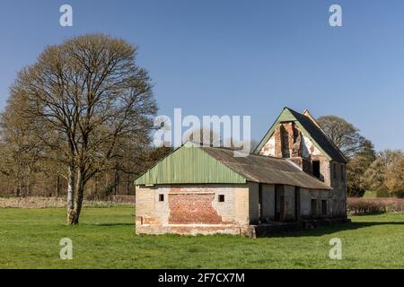 Fattoria di Seagram nel villaggio abbandonato di Imber. Ora un'area di addestramento militare del MOD su Salisbury Plain, Wiltshire, Inghilterra, Regno Unito Foto Stock