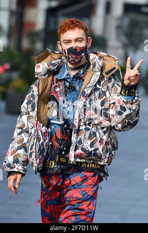 Londra, Regno Unito. 06 Aprile 2021. Olly Alexander ha visto ai Global radio Studios di Londra. (Foto di James Warren/SOPA Images/Sipa USA) Credit: Sipa USA/Alamy Live News Foto Stock