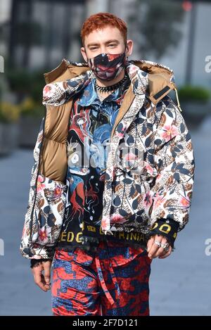 Londra, Regno Unito. 06 Aprile 2021. Olly Alexander ha visto ai Global radio Studios di Londra. (Foto di James Warren/SOPA Images/Sipa USA) Credit: Sipa USA/Alamy Live News Foto Stock