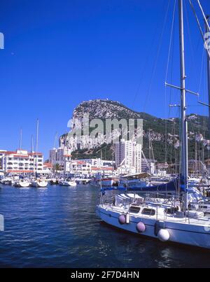 Il Marina Bay mostra Rocca di Gibilterra, Città di Gibraltar, Gibilterra Foto Stock