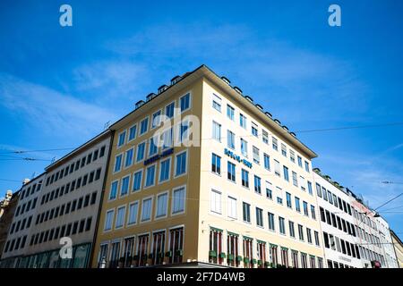 Vecchi edifici ristrutturati a Monaco Foto Stock