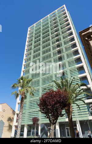 ufficio torre a Valencia vicino al letto vecchio di Il fiume Turia Foto Stock