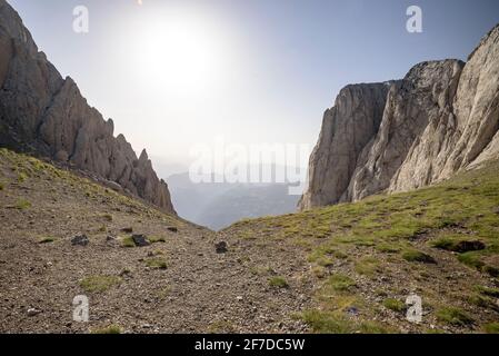 Enforcadura del Pedraforca (depressione montana tra le due cime) (provincia di Barcellona, Catalogna, Spagna, Pirenei) Foto Stock