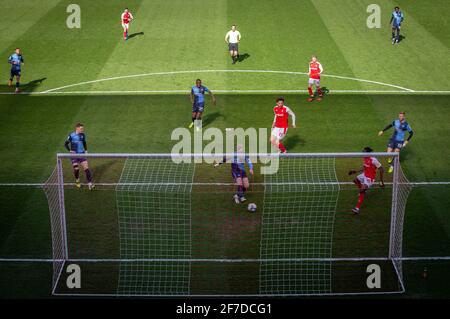 Rotherham, Regno Unito. 05 aprile 2021. Jack Grimmer di Wycombe Wanderers libera la palla durante un attacco Rotherham durante lo Sky Bet Championship a porte chiuse tra Rotherham United e Wycombe Wanderers al New York Stadium, Rotherham, Inghilterra, il 5 aprile 2021. Foto di Andy Rowland. Credit: Prime Media Images/Alamy Live News Foto Stock