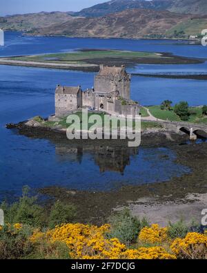 Scozia. Regione delle Highland. Dornie. Castello di Eilean Donan. Foto Stock