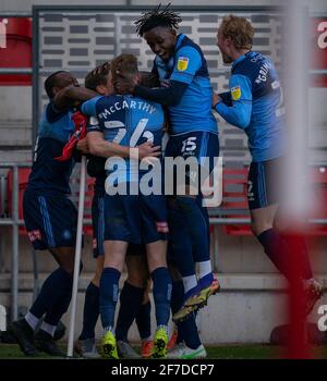 Rotherham, Regno Unito. 05 aprile 2021. Festeggiamenti dopo David Wheeler del Wycombe Wanderers Goal lo rende 3-0 durante lo Sky Bet Championship dietro la partita a porte chiuse tra Rotherham United e Wycombe Wanderers al New York Stadium, Rotherham, Inghilterra, il 5 aprile 2021. Foto di Andy Rowland. Credit: Prime Media Images/Alamy Live News Foto Stock