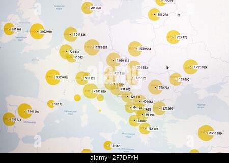 NOVOPOLOTSK, BIELORUSSIA - 06 FEBBRAIO 2021: Mappa di distribuzione del coronavirus da Yandex in mostra Foto Stock