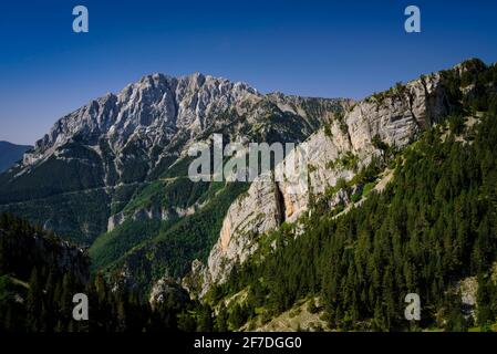 Pedraforca faccia nord in una mattina estiva (provincia di Barcellona, Catalogna, Spagna, Pirenei) ESP: Cara norte del Pedraforca en una mañana de verano Foto Stock