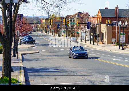Ephrata, Pennsylvania, USA - 4 aprile 2021: Main Street a Ephrata, Lancaster County, Pennsylvania. Foto Stock