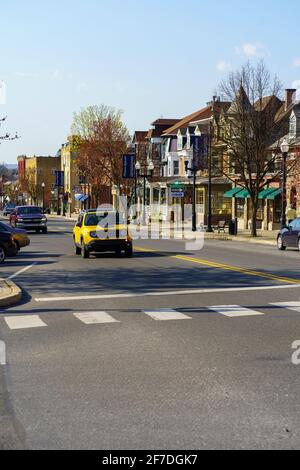 Ephrata, Pennsylvania, USA - 4 aprile 2021: Main Street a Ephrata, Lancaster County, Pennsylvania. Foto Stock