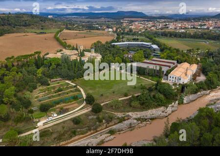 Monastero di Sant Benet de Bages in una vista aerea in estate (provincia di Barcellona, Catalogna, Spagna) ESP: Vista aérea del Monasterio Sant Benet de Bages Foto Stock