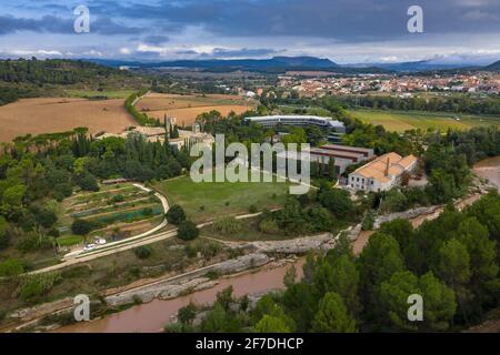 Monastero di Sant Benet de Bages in una vista aerea in estate (provincia di Barcellona, Catalogna, Spagna) ESP: Vista aérea del Monasterio Sant Benet de Bages Foto Stock