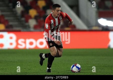 Londra, Regno Unito. 06 Aprile 2021. Sergi Canos di Brentford in azione durante il gioco. EFL Skybet Championship, Brentford contro Birmingham City al Brentford Community Stadium di Brentford a Londra martedì 6 aprile 2021. Questa immagine può essere utilizzata solo per scopi editoriali. Solo per uso editoriale, è richiesta una licenza per uso commerciale. Nessun utilizzo nelle scommesse, nei giochi o nelle pubblicazioni di un singolo club/campionato/giocatore. pic by Steffan Bowen/Andrew Orchard sports photography/Alamy Live news Credit: Andrew Orchard sports photography/Alamy Live News Foto Stock