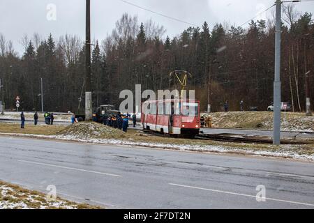 BIELORUSSIA, NOVOPOLOTSK - 17 MARZO 2021: Incidente di primo piano in tram Foto Stock