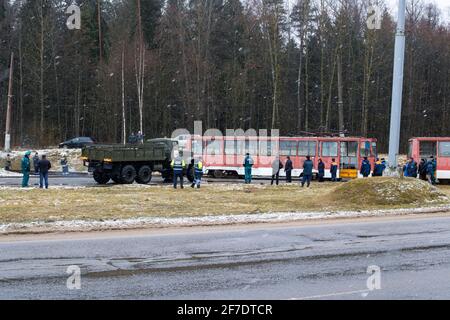 BIELORUSSIA, NOVOPOLOTSK - 17 MARZO 2021: Incidente di primo piano in tram Foto Stock