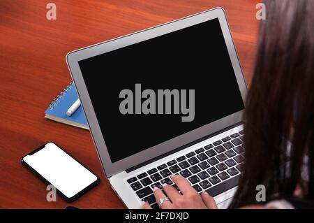 Programmatore, Mobile Application Designers, Web Designer che lavora in ufficio. Foto Stock
