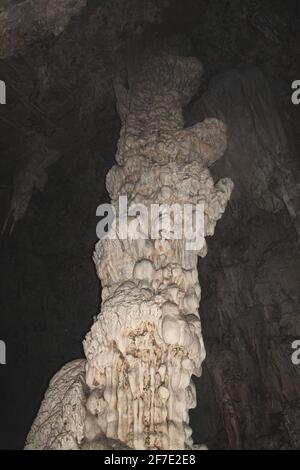 Tham Lot sistema grotta riempito con stalattiti e stalagmiti vicino SOP Pong nella Provincia di Mae Hong Son in Thailandia Foto Stock