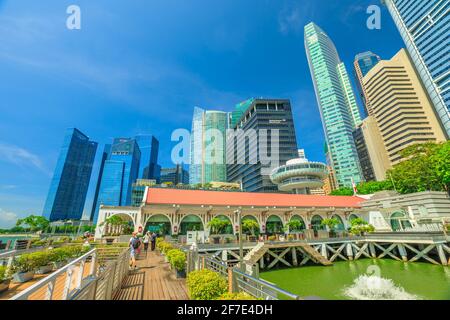 Singapore - 28 Aprile 2018: Quartiere Centrale degli Affari o gli edifici del CBD e Clifford Square nella passeggiata a piedi di Marina Bay, zona Centrale in Foto Stock