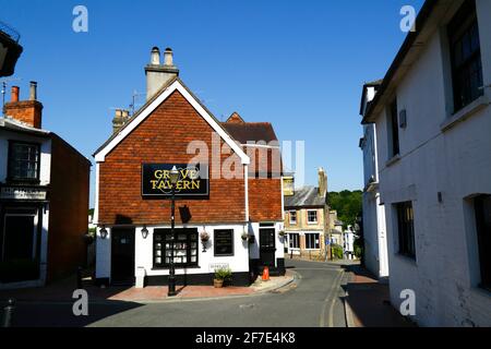 The Grove Tavern on Little Mount Sion Road, Royal Tunbridge Wells, Kent, Inghilterra Foto Stock