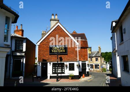 The Grove Tavern on Little Mount Sion Road, Royal Tunbridge Wells, Kent, Inghilterra Foto Stock