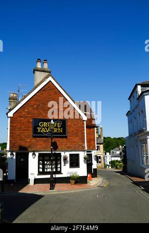 The Grove Tavern on Little Mount Sion Road, Royal Tunbridge Wells, Kent, Inghilterra Foto Stock