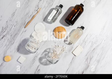 Still Life on Marble Surface di Eco-friendly e riutilizzabile Produ Foto Stock