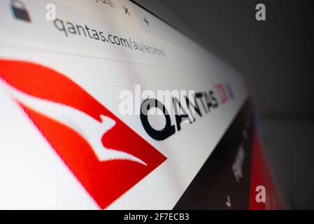 Visualizzazione ravvicinata del logo Qantas sul proprio sito Web Foto Stock