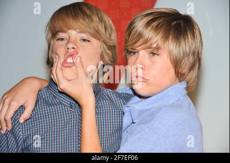 L'attore Cole Sprouse e Dylan Sprouse parteciperanno agli arrivi per il 6° party annuale Teen Vogue Young Hollywood al Los Angeles County Museum of Art il 18 settembre 2008 a Los Angeles, California. Creditit: Jared Milgrim Foto Stock