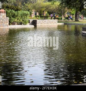 Fontana nel giardino del vivaio di Sunder a Delhi India, fontana di lavoro nel complesso vivaio di Sunder, acqua nella fontana, fontana nel parco d Foto Stock