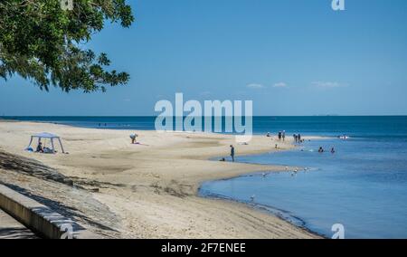 Bongaree Beach sull'Isola di Bribie, regione di Moreton Bay, Queensland, Australia Foto Stock