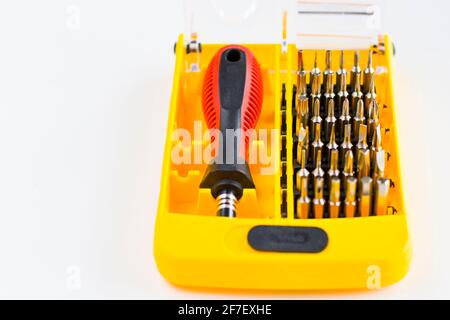 Set di cacciaviti nella scatola, diversi cacciaviti, strumenti da officina, utensili da costruzione Foto Stock